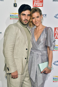 Goldene Bild der Frau 2021 in Hamburg