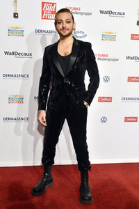 Goldene Bild der Frau 2021 in Hamburg