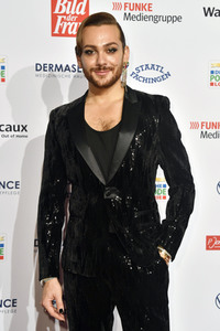 Goldene Bild der Frau 2021 in Hamburg