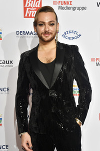 Goldene Bild der Frau 2021 in Hamburg