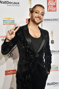 Goldene Bild der Frau 2021 in Hamburg