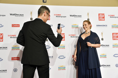 Goldene Bild der Frau 2021 in Hamburg