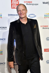 Goldene Bild der Frau 2021 in Hamburg