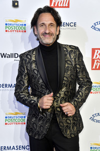 Goldene Bild der Frau 2021 in Hamburg