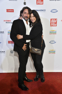 Goldene Bild der Frau 2021 in Hamburg