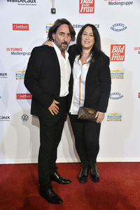 Goldene Bild der Frau 2021 in Hamburg