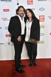 Goldene Bild der Frau 2021 in Hamburg