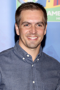 Philipp Lahm und Celia Sasic besuchen Eliteschule des Fußballs in Hamburg