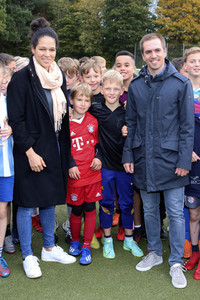 Philipp Lahm und Celia Sasic besuchen Eliteschule des Fußballs in Hamburg