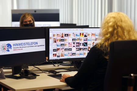Pressetermin 'Hinweistelefon - Sexueller Missbrauch von Kindern und Jugendlichen' in Düsseldorf