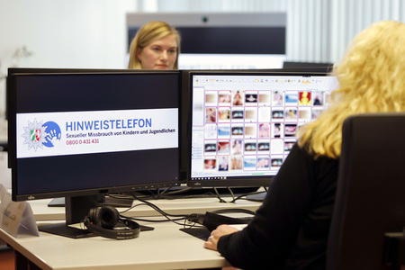 Pressetermin 'Hinweistelefon - Sexueller Missbrauch von Kindern und Jugendlichen' in Düsseldorf