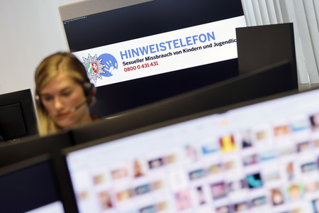 Pressetermin 'Hinweistelefon - Sexueller Missbrauch von Kindern und Jugendlichen' in Düsseldorf