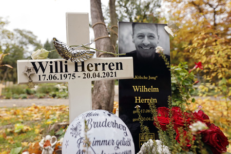 Grab von Willi Herren in Köln