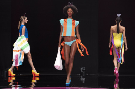 Agatha Ruiz de la Prada Fashion Show auf der Gran Canaria Swim Week in Maspalomas