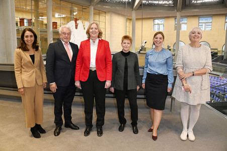 Fototermin mit dem neuen Präsidium des 20. Deutschen Bundestages in Berlin