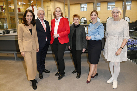 Fototermin mit dem neuen Präsidium des 20. Deutschen Bundestages in Berlin