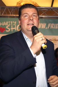 Eröffnung Friends Cup Charity Shop in Hamburg