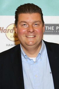 Eröffnung Friends Cup Charity Shop in Hamburg