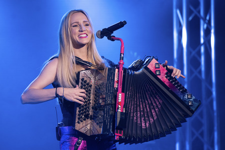 Konzert von Melissa Naschenweng in Grenchen