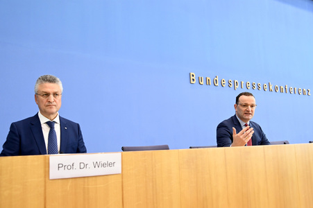 Pressekonferenz zu Auffrischimpfungen gegen Corona in Berlin