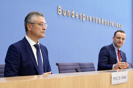 Pressekonferenz zu Auffrischimpfungen gegen Corona in Berlin