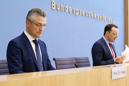 Pressekonferenz zu Auffrischimpfungen gegen Corona in Berlin