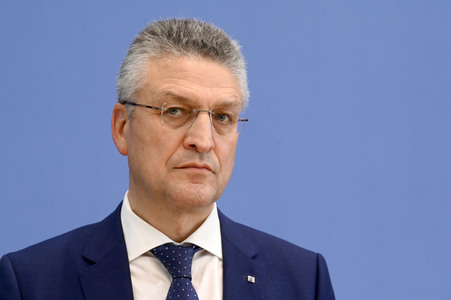 Pressekonferenz zu Auffrischimpfungen gegen Corona in Berlin