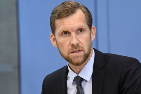 Pressekonferenz zu Auffrischimpfungen gegen Corona in Berlin