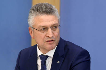 Pressekonferenz zu Auffrischimpfungen gegen Corona in Berlin