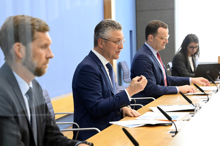 Pressekonferenz zu Auffrischimpfungen gegen Corona in Berlin