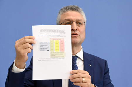 Pressekonferenz zu Auffrischimpfungen gegen Corona in Berlin