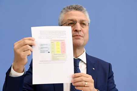 Pressekonferenz zu Auffrischimpfungen gegen Corona in Berlin