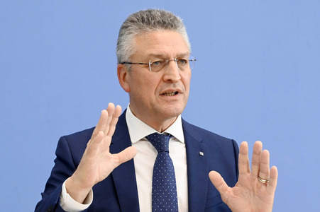 Pressekonferenz zu Auffrischimpfungen gegen Corona in Berlin