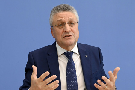 Pressekonferenz zu Auffrischimpfungen gegen Corona in Berlin