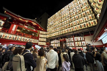 Tori-no-ichi Fest in Tokio