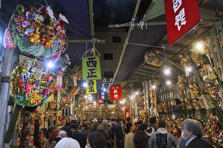 Tori-no-ichi Fest in Tokio