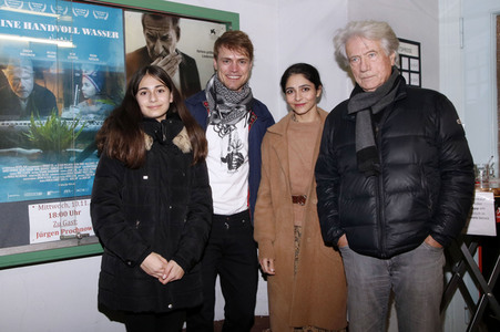 Filmpremiere 'Eine Handvoll Wasser' in Berlin