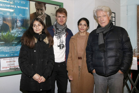 Filmpremiere 'Eine Handvoll Wasser' in Berlin
