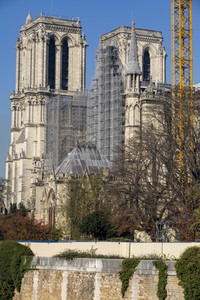 Wiederaufbau der Kathedrale Notre-Dame de Paris