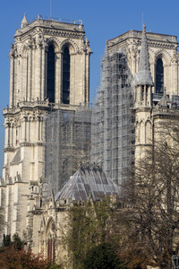 Wiederaufbau der Kathedrale Notre-Dame de Paris