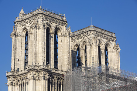 Wiederaufbau der Kathedrale Notre-Dame de Paris