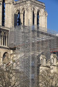 Wiederaufbau der Kathedrale Notre-Dame de Paris