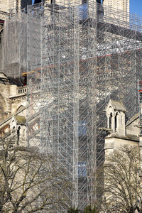 Wiederaufbau der Kathedrale Notre-Dame de Paris