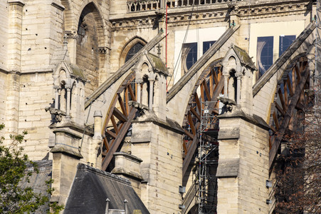Wiederaufbau der Kathedrale Notre-Dame de Paris