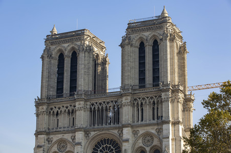Wiederaufbau der Kathedrale Notre-Dame de Paris