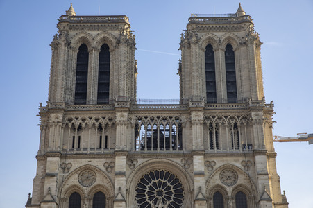 Wiederaufbau der Kathedrale Notre-Dame de Paris