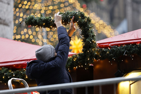 Weihnachtsmarktaufbau in Köln
