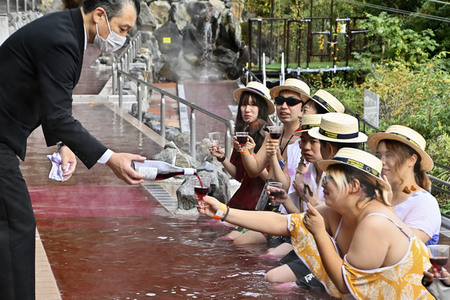 Präsentation vom Beaujolais Nouveau Wein in Hakone