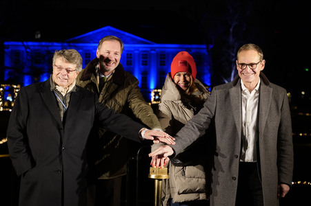 Feierliche Eröffnung von 'Weihnachten im Tierpark' in Berlin