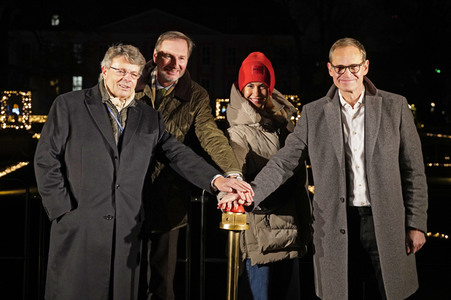 Feierliche Eröffnung von 'Weihnachten im Tierpark' in Berlin